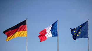 Die Flaggen von Deutschland, Frankreich und der EU (Foto: Imago/IPON)