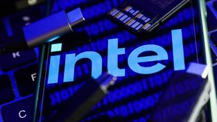 Das Logo des Chipherstellers Intel (Symbolbild) (Foto: IMAGO / NurPhoto)
