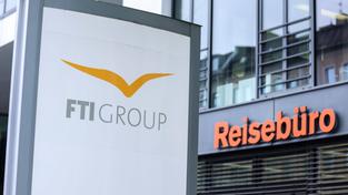 Das Logo des Reiseanbieters FTI Group. (Foto: IMAGO / Revierfoto)