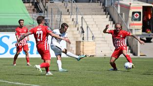 Manuel Feil (SV Elversberg) erzielt das 2:0 Elversberg Ursapharm-Arena an der Kaiserlinde. (Foto: IMAGO / Fussball-News Saarland)