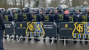Einsatz der Polizei bei dem Spiel des 1. FCS in Saarbrücken (Foto: Imago/BeckerBredel)
