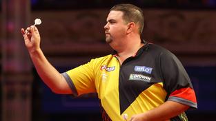 Dartsprofi Gabriel Clemens bei einem Match. (Foto: IMAGO / Pro Sports Images)