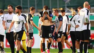 Paul Stock (Elversberg, Nr. 21) ist enttäuscht über die Niederlage gegen Mainz SV Elversberg vs FSV Mainz 05 (Foto: IMAGO / Eibner)