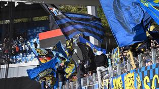 Fans des FC Saarbrücken im Stadion (Foto: IMAGO / Jan Huebner)