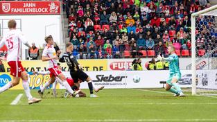 SSV Jahn Regensburg - SV 07 Elversberg: Noah Ganaus (SSV Jahn) erzielt das 1:0 (Foto: IMAGO / Sascha Janne)