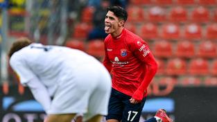 Fabio Torsiello (SpVgg Unterhaching) jubelt über das 2:0 gegen den 1. FC Saarbrücken (Foto: IMAGO / foto2press)