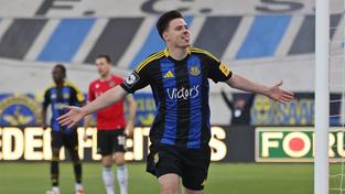 Stefan Feiertag (1. FC Saarbrücken) bejubelt sein Tor zum 2:1 gegen Hannover 96 II. (Foto: IMAGO / Fussball-News Saarland)
