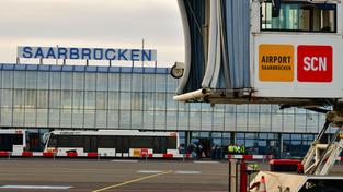 Flughafen Saarbrücken (Foto: IMAGO / BeckerBredel)
