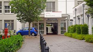 Die SHG Klinik in Merzig (Foto: IMAGO / BeckerBredel)