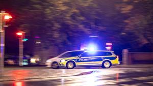 Ein Polizeifahrzeug auf EInsatzfahrt (Foto: IMAGO / Agentur 54 Grad)