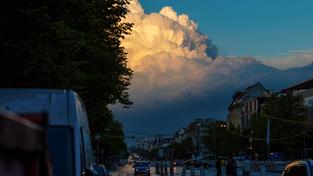 Sonnige Gewitterwolken, typisches Aprilwetter (Foto: IMAGO / Achille Abboud)