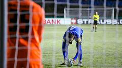 Christopher Schorch (1.FC Saarbrücken) legt sich den Ball zurecht und trifft zum Sieg (Foto: imago images/Jan Huebner)