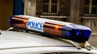 Blaulicht eines französischen Polizeiwagens (Foto: IMAGO / Martin Winter)
