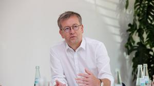 Der Beauftragte der Bundesregierung für Sucht- und Drogenfragen, Burkhard Blienert (Foto: IMAGO / Oliver Langel)