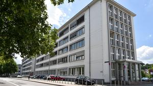 Das Gebäude der Finanzbehörden in Saarbrücken am Stadtgraben (Finanzamt und Finanzministerium) (Foto: imago images/BeckerBredel)