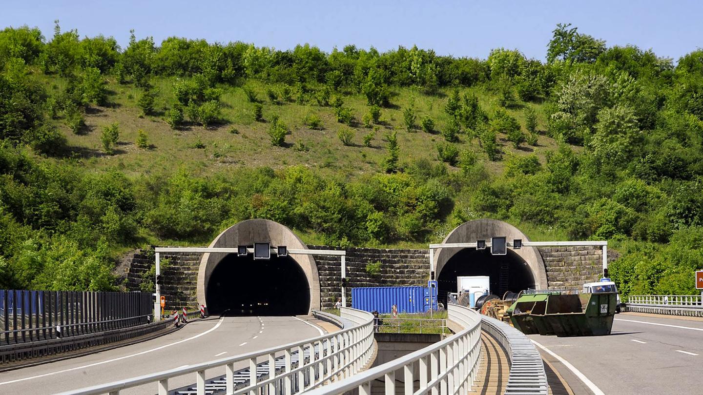 Tunnel Pellinger Berg wegen Wartungsarbeiten teils gesperrt 