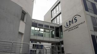 Die Landesmedienanstalt (LMS) des Saarlandes auf den Saarterassen in Saarbrücken Burbach. (Foto: Imago Images/Becker & Bredel)
