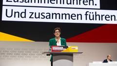 Annegret Kramp-Karrenbauer hält, als neugewählte CDU-Bundesvorsitzende, eine Abschlussrede während des 31. Parteitages am 8. Dezember 2018 in Hamburg (Foto: imago images / Emmanuele Contini)