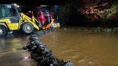 Feuerwehreinsatz, Hochwasser Otzenhausen. Errichtung von Barrieren (Foto: Lukas Becker/Feuerwehr)