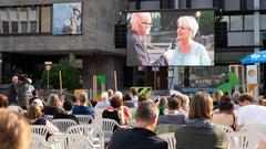 Festivaleröffnung im Open-Air-Kino auf dem St. Ingberter Marktplatz (Foto: junger Film e.V. / Jannis Braunberger)