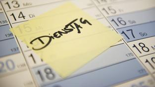 Kalender mit einem Post-it mit der Aufschrift "Dienstag" (Foto: Pasquale D'Angiolillo)