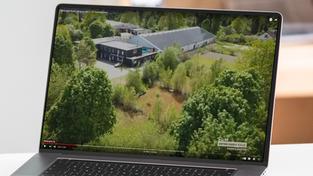 Das Präsentationsvideo des geplanten Proficampus auf einem Laptop (Foto: SR)