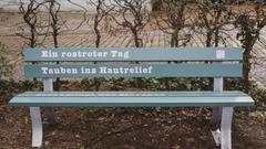 Parkbank ist Saarbrücken mit Haiku (Foto: Michaela Reinhard)