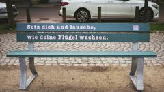Parkbank ist Saarbrücken mit Haiku (Foto: Michaela Reinhard)