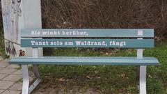 Parkbank ist Saarbrücken mit Haiku (Foto: Michaela Reinhard)