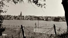 Flutungen bei Puttelange-aux-Lacs, das damals noch Puttelange-lès-Farschwiller hieß, im Frühjahr 1940. Die dort stationerten französischen Soldaten nannten es „Front-Venedig“. Wenig später wurde Puttelange bei den Kämpfen um die Ligne Maginot Aquatique zerstört. (Foto: Collection ASCOMEMO)