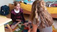 Lilli und Emma lieben es, gemeinsam zu spielen (Foto: SR)