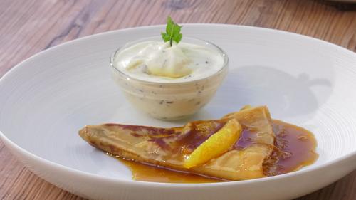 SR.de: Crêpes mit flambierten Orangen und Pralineneis