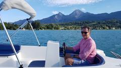 Mit dem E-Boot über den Faaker See – das ist Entspannung pur. (Foto: SR)