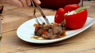 Zickleinbraten mit gefüllter Paprika (Foto: SR)