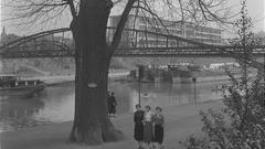 Saarbrücken - Luisenpromenade an der Saar, heute Trasse der Stadtautobahn (Foto: Landesarchiv Saarbrücken, Fotograf: Erich Oettinger)