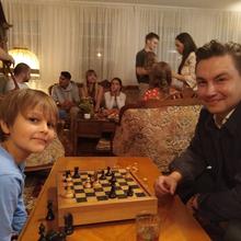 Nach Feierabend wird oft im Wohnzimmer zusammen gefeiert (Foto: SR)