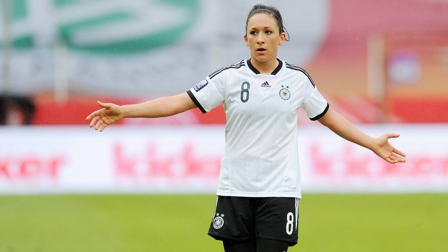 Nadine Keßler und Josephine Henning: Pionierinnen des Frauenfußballs, die durch Leidenschaft und Engagement den Sport prägen.