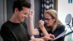 Ole Lagerpusch als Tobias Zerbel und Regisseurin Cristin König (Foto: SR/Fahri Sarimese)