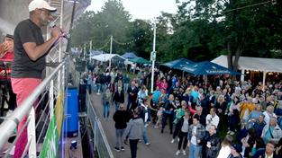 Besucher beim Saarspektakel 2023, Saarbrücken (Foto: BeckerBredel)