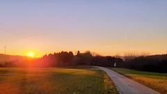 Sonnenuntergang auf den Feldern des Hochwalds in Düppenweiler (Foto: Marianne Schwickerath)