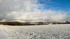 Erster Schnee in Schwarzerden mit Blick in die Pfalz (Foto: Roland Kaiser)