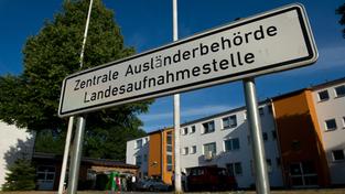 Schild Landesaufnahmestelle in Lebach (Foto: SR)