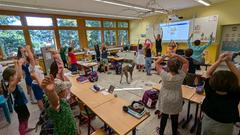 Schulhund Bamba im Unterricht (Foto: SR/Christoph Borgans)