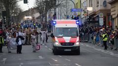 Rettungswagen sorgen für ärztliche Versorgung. (Foto: SR)