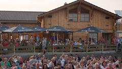 SommerAlm2017 - der Montagabend mit Night Fever (Foto: Paquale D'Angiolillo)