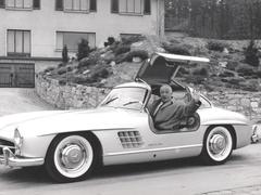 Dr. Kurt Schneider im Mercedes (Foto: Stadtarchiv Saarbrücken,NL Fritz Mittelstaedt)