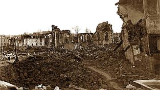 Die Sonderausstellung „Zweibrücken, 14. März 1945: Heute gilt es uns!“ im Stadtmuseum Zweibrücken. (Foto: Walter Meyer / Stadtarchiv Zweibrücken)