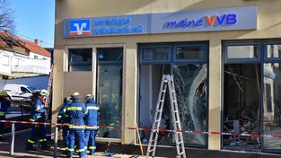 Die Volksbank-Filiale in Kleinblittersdorf nach der Sprengung (Foto: Becker/Bredel)
