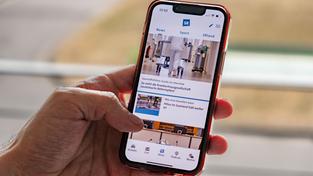 Die SR-App auf einem Smartphone (Foto: SR/Sebastian Knöbber)