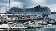 Die MSC Orchestra ankert vor Madeira (Foto: SR 1)